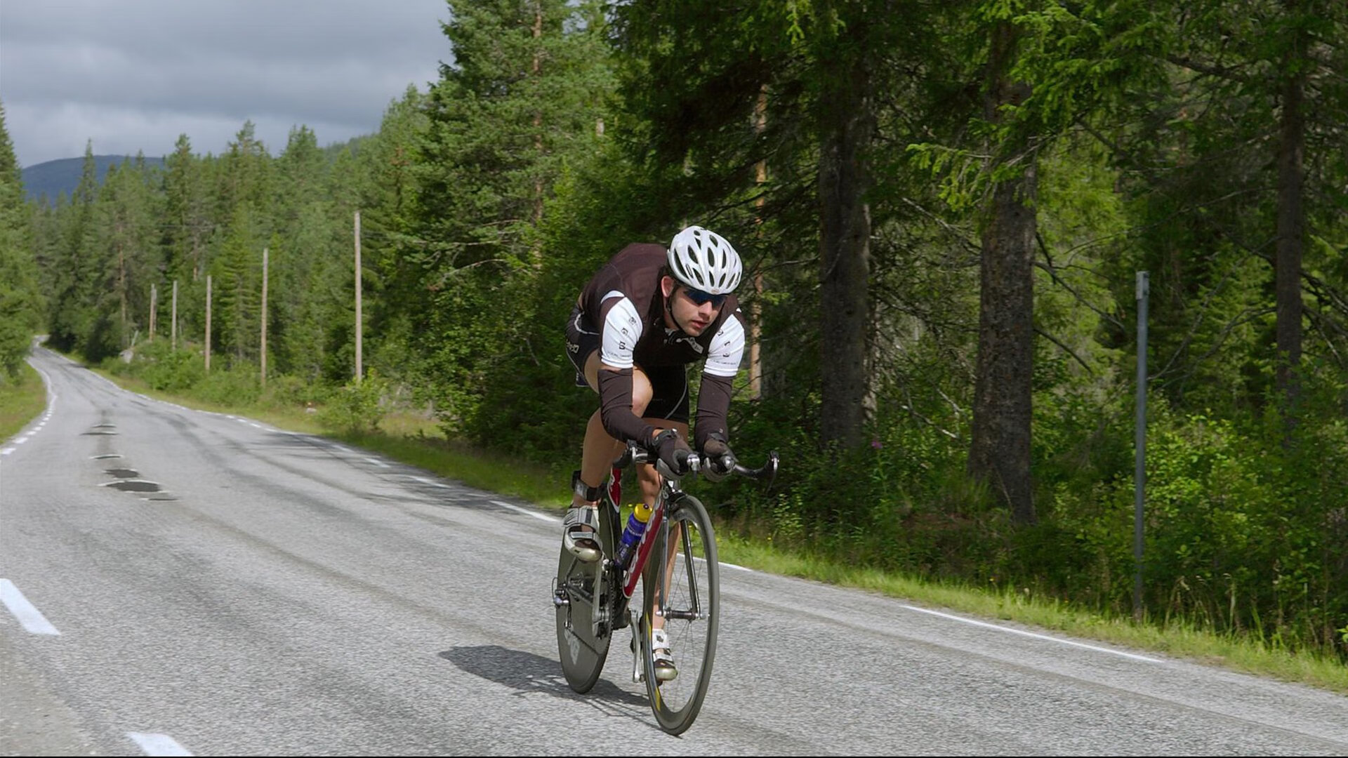 中国足球再获胜利，提前锁定世界杯晋级资格！，中国足球晋级世界杯了吗